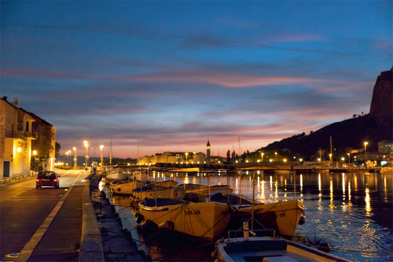 Omiš at night, source: TZ Omiš